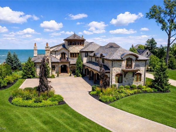 32894 Lake Road, Avon Lake, OH 44012