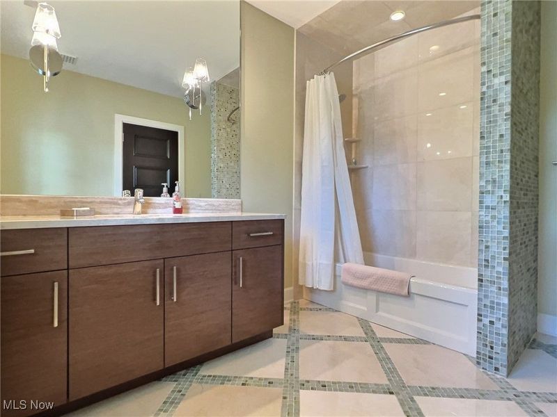 32894 Lake Road, Avon Lake, OH 44012 Photo 21