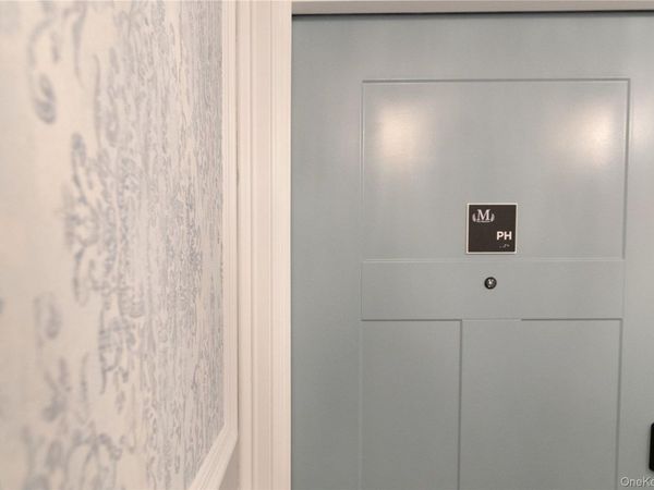 1090 New York Avenue , Unit Penthouse, Huntington Station, NY 11746