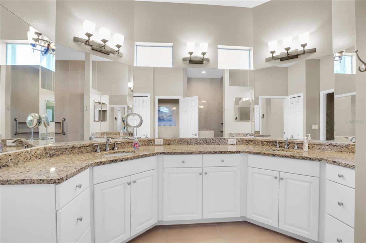 6682 41st Street Circle E, Sarasota, FL 34243 Photo