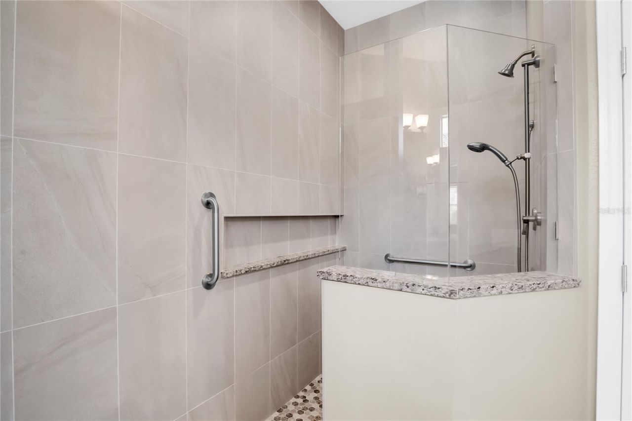 6682 41st Street Circle E, Sarasota, FL 34243 Photo