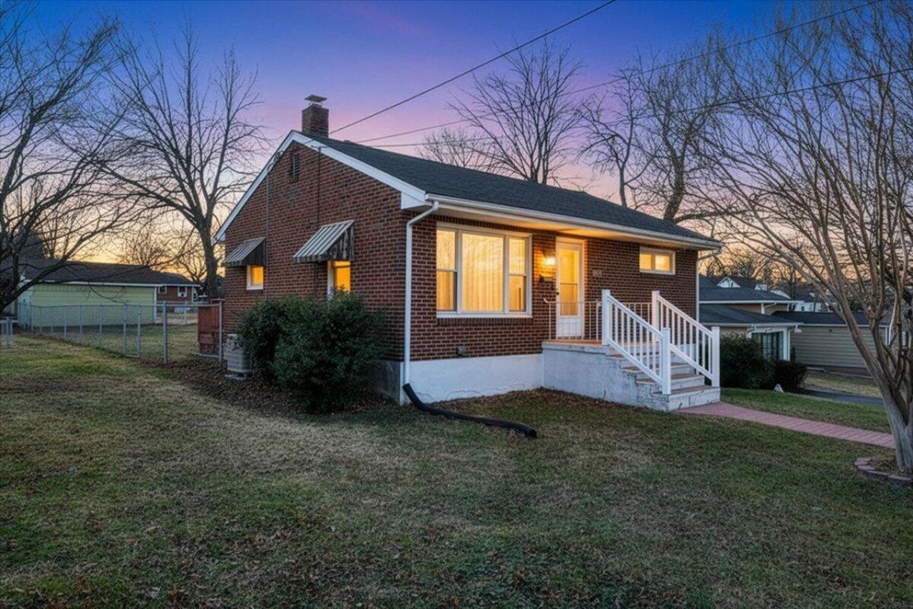 2346 Berkley Ave Sw, Roanoke, VA 24015 Main Photo