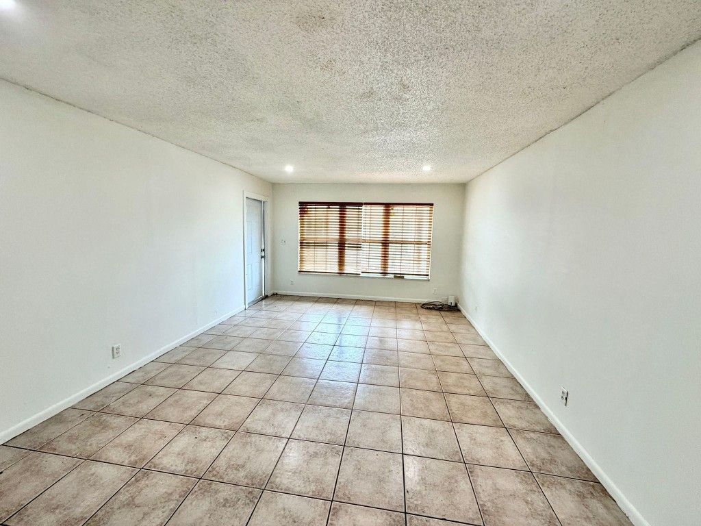 5730 NW 27th Court, Fort Lauderdale, FL 33313 Photo