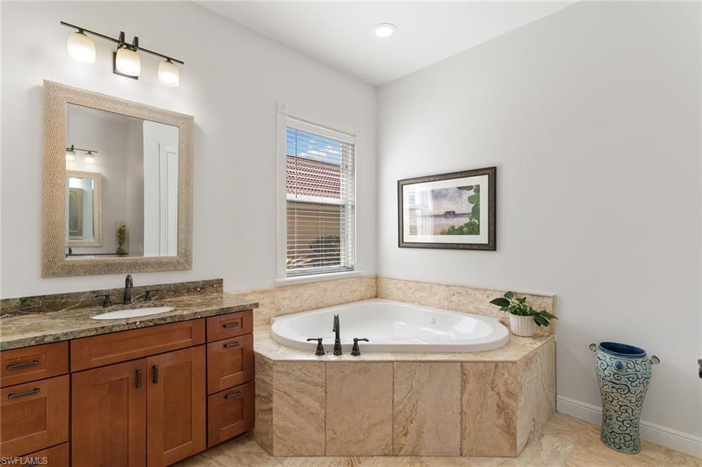 4778 Europa Dr, Naples, FL 34105 Photo