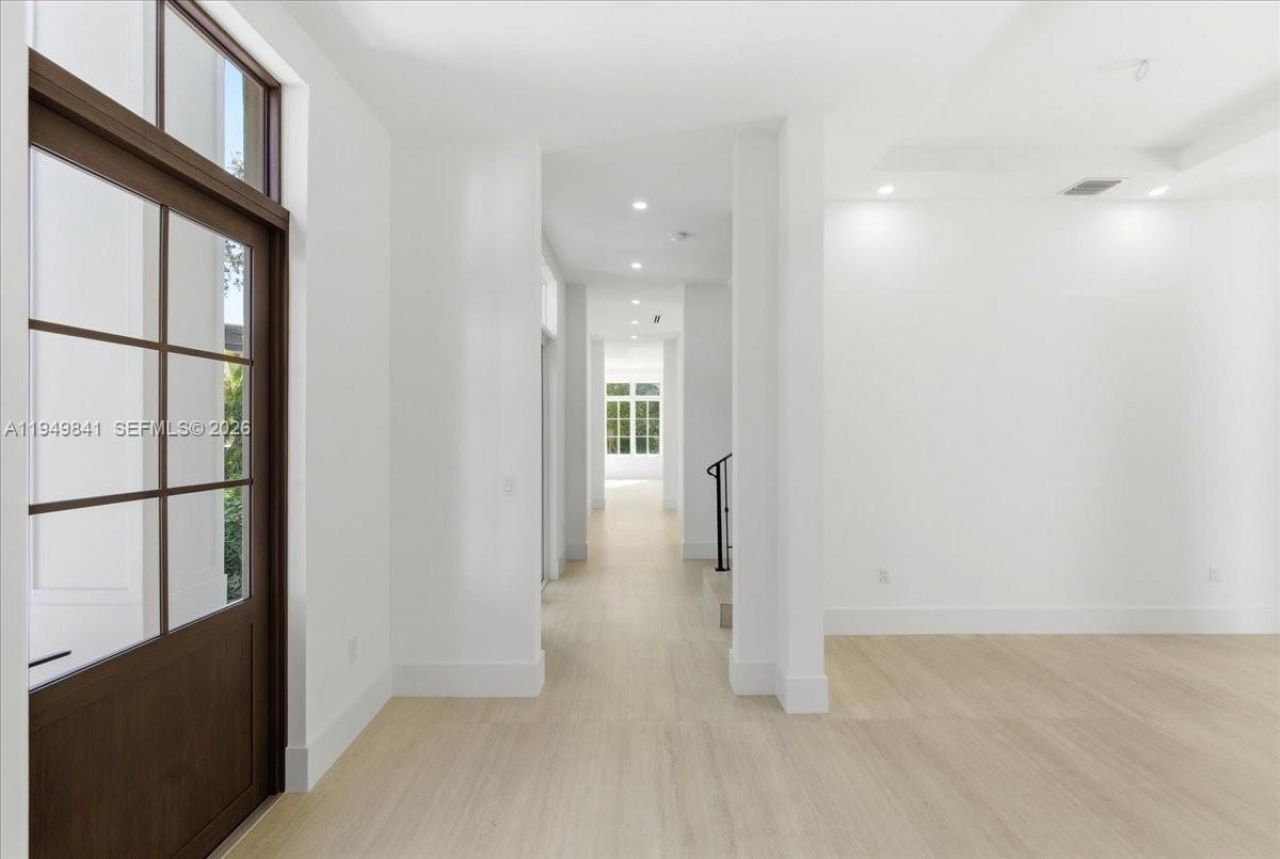 5940 SW 100th Ter, Pinecrest, FL 33156 Photo