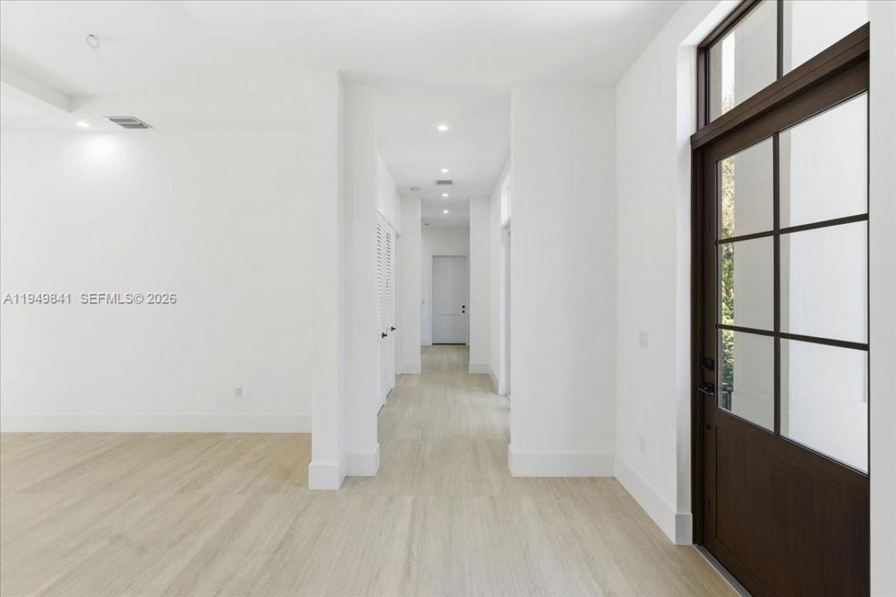 5940 SW 100th Ter, Pinecrest, FL 33156 Photo