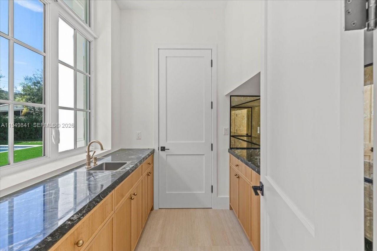 5940 SW 100th Ter, Pinecrest, FL 33156 Photo