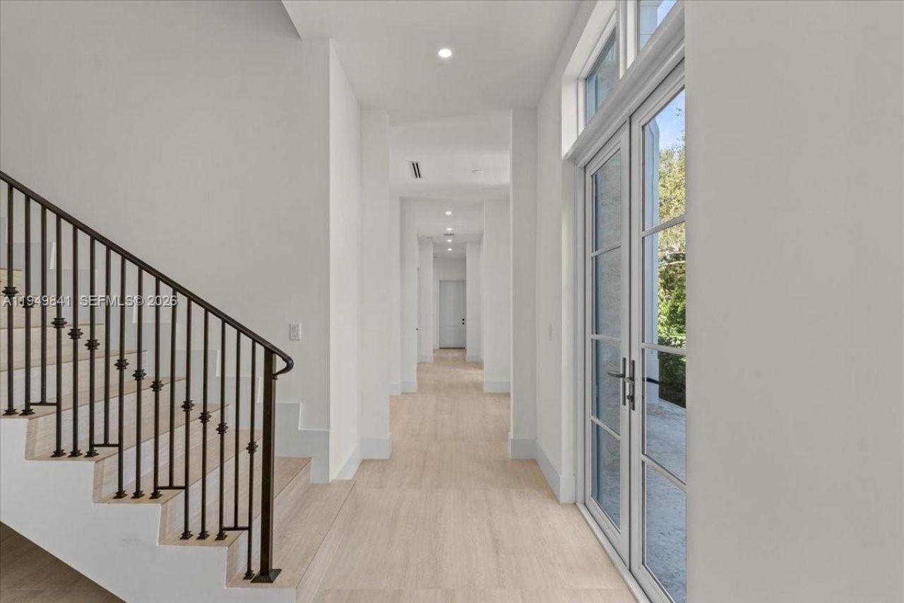 5940 SW 100th Ter, Pinecrest, FL 33156 Photo