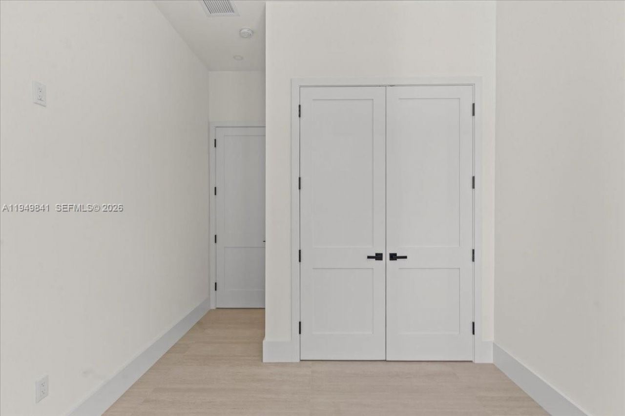 5940 SW 100th Ter, Pinecrest, FL 33156 Photo