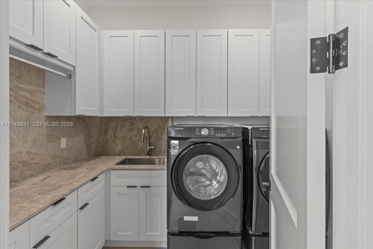 5940 SW 100th Ter, Pinecrest, FL 33156 Photo