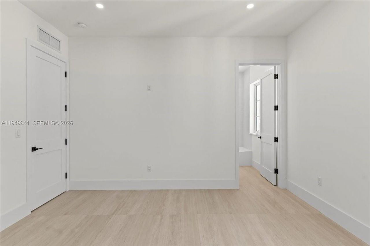 5940 SW 100th Ter, Pinecrest, FL 33156 Photo