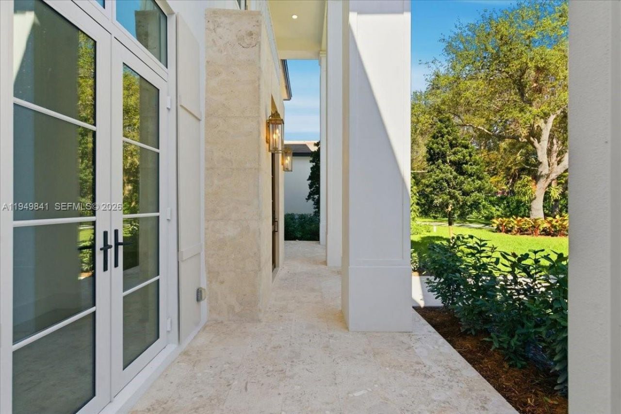 5940 SW 100th Ter, Pinecrest, FL 33156 Photo