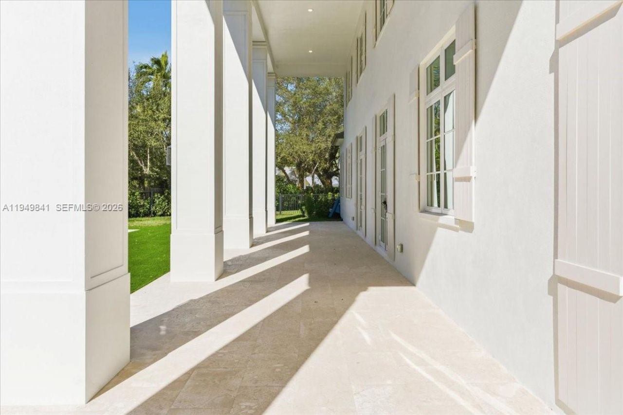 5940 SW 100th Ter, Pinecrest, FL 33156 Photo