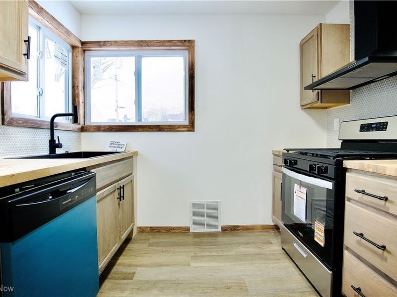 13904 Highlandview Avenue, Cleveland, OH 44135 Photo 12