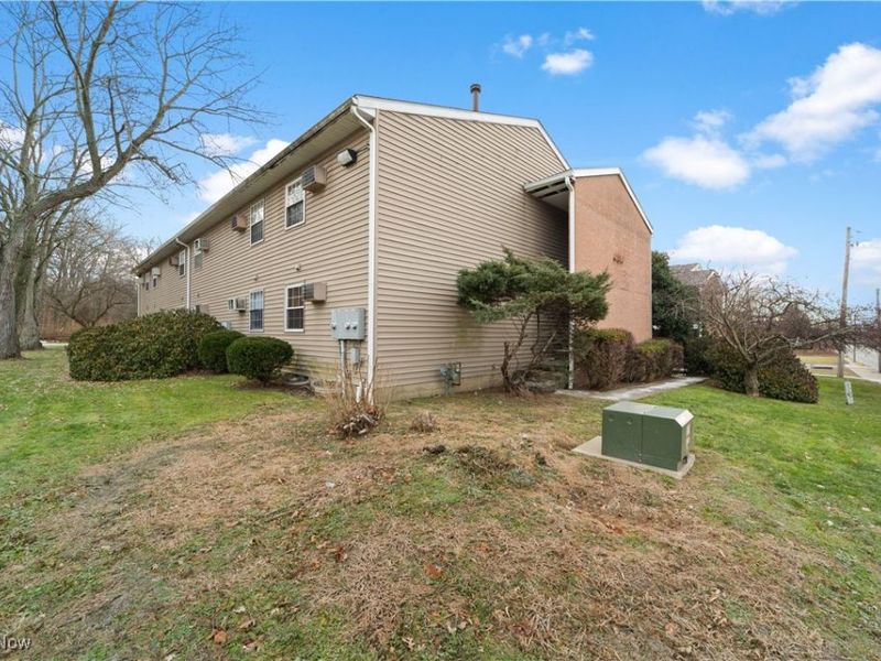 1757 S Arlington Street, Akron, OH 44306 Photo 2