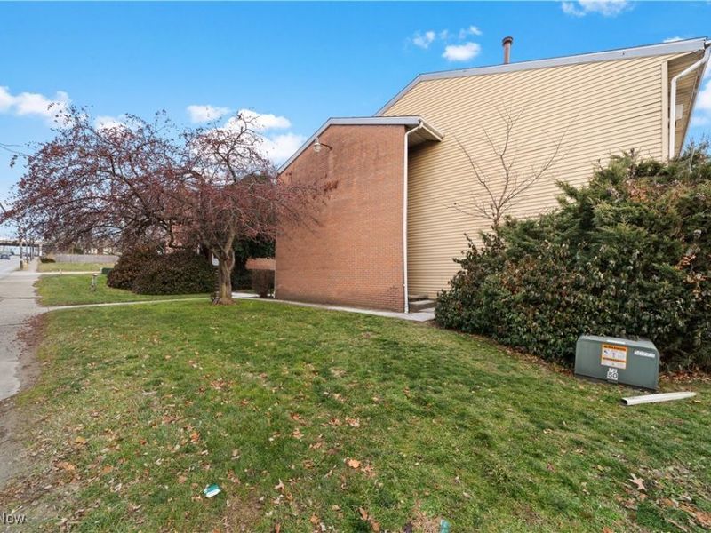 1757 S Arlington Street, Akron, OH 44306 Photo 3