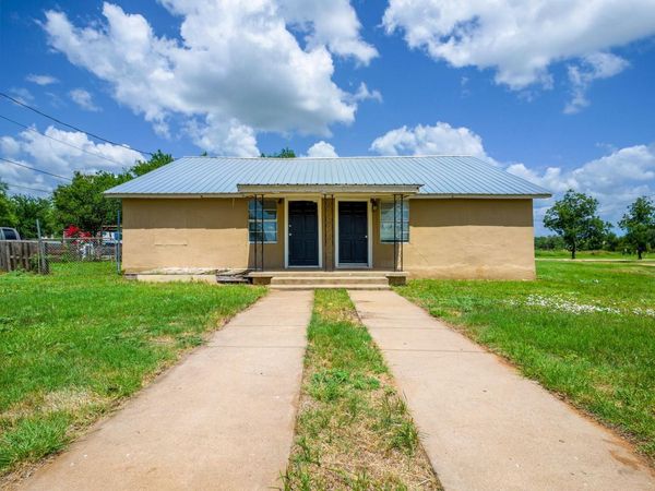 1004 Avon Ave, Llano, TX 78643