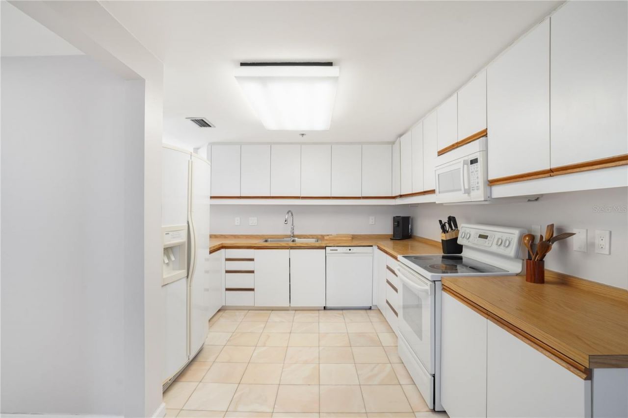 1255 N Gulfstream Avenue, Unit 1407, Sarasota, FL 34236 Photo