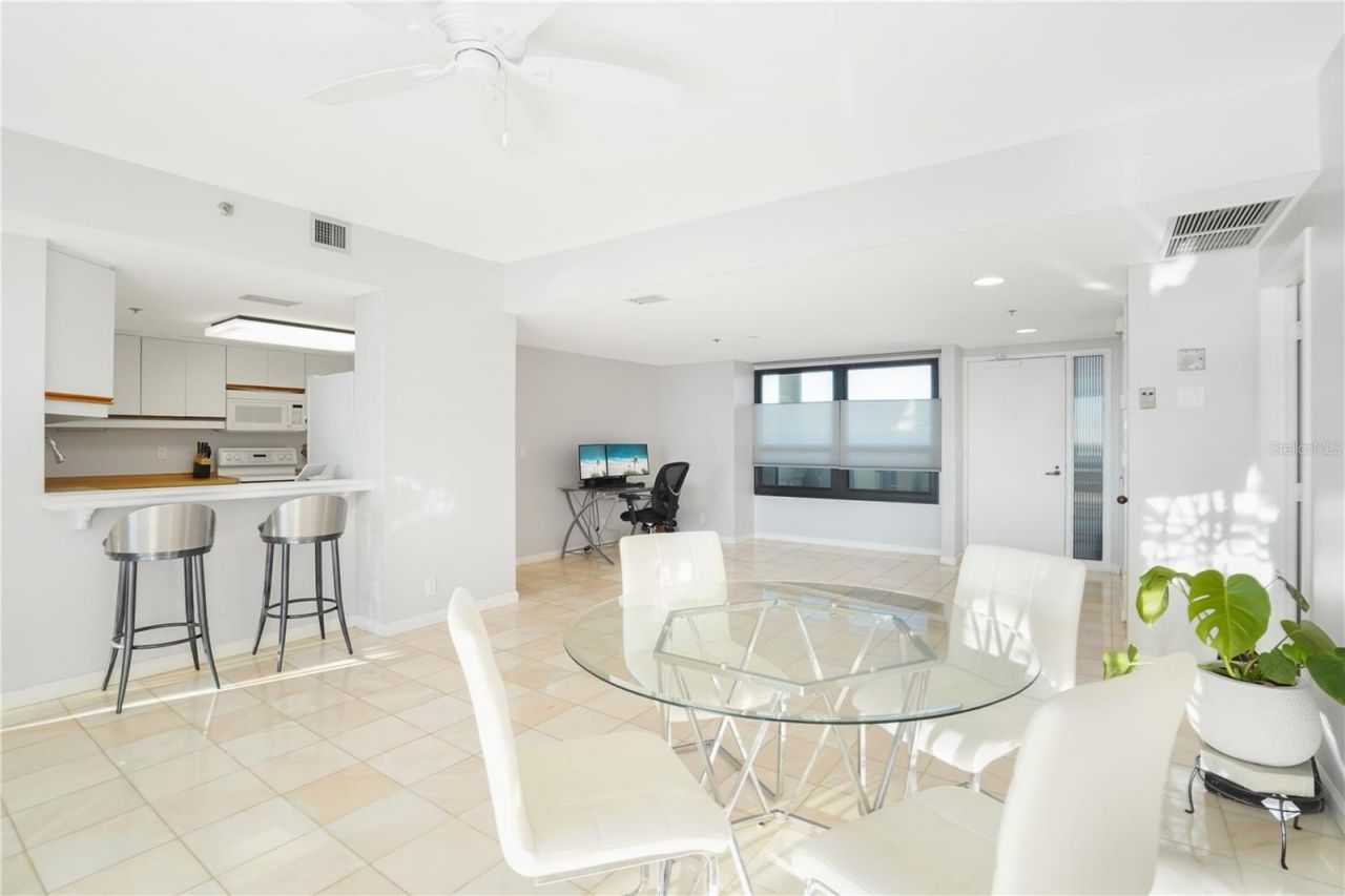 1255 N Gulfstream Avenue, Unit 1407, Sarasota, FL 34236 Photo