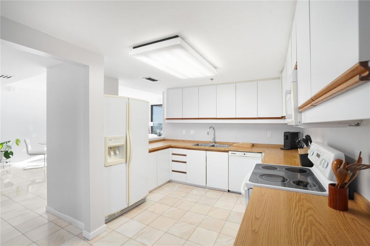 1255 N Gulfstream Avenue, Unit 1407, Sarasota, FL 34236 Photo