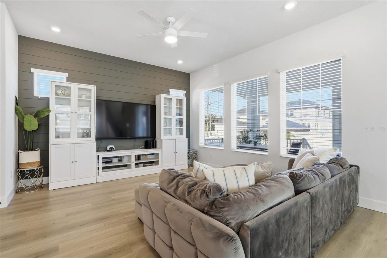 441 42nd Avenue Ne, Saint Petersburg, FL 33703 Photo