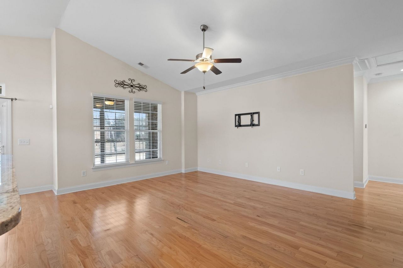 967 Henry James Dr. Photo 9