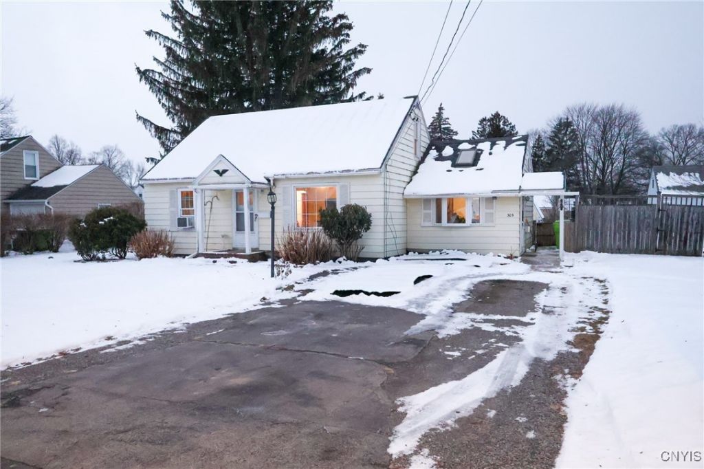 305 Hyland Drive, Syracuse, NY 13212 Main Photo