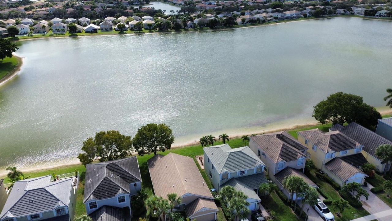 139 Berenger Walk, Royal Palm Beach, FL 33414 Photo