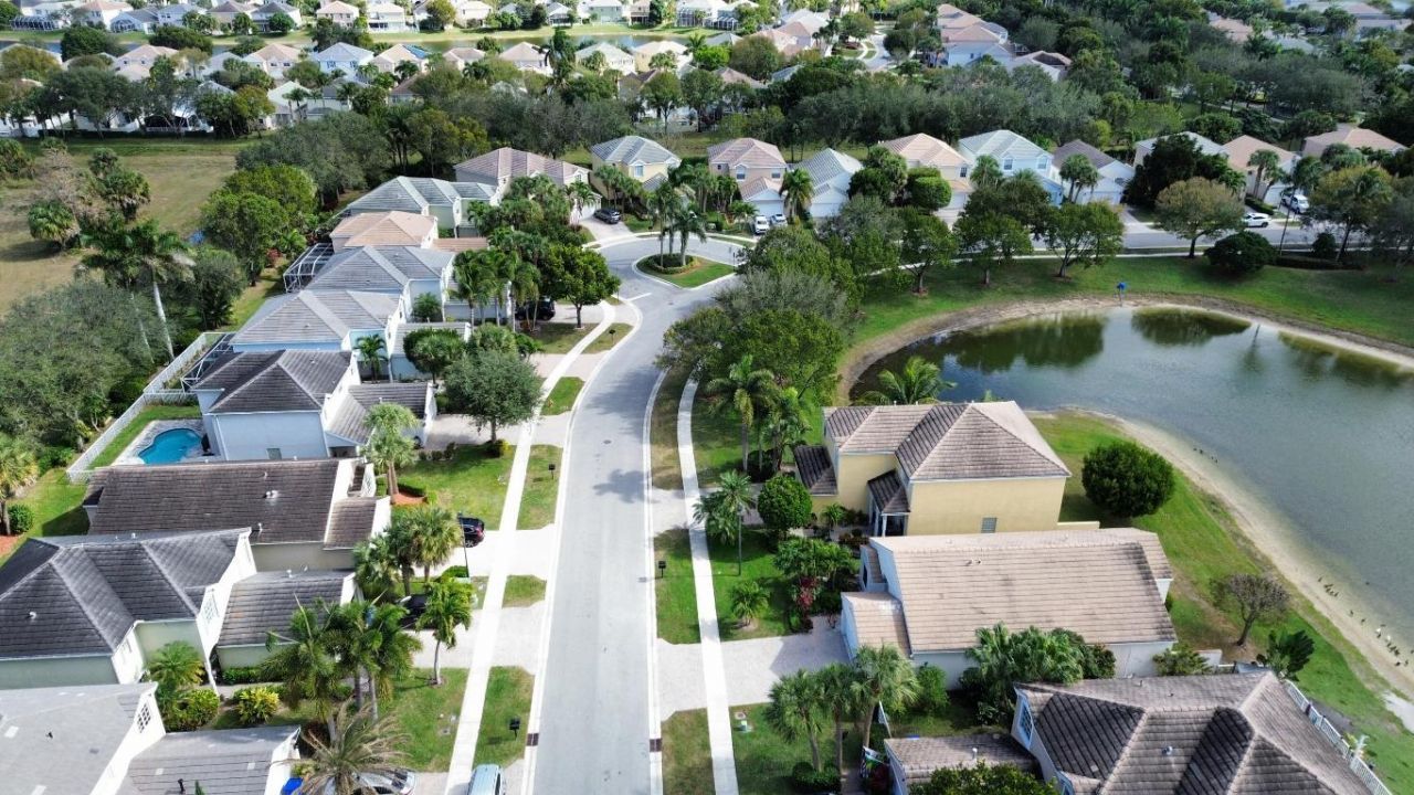 139 Berenger Walk, Royal Palm Beach, FL 33414 Photo