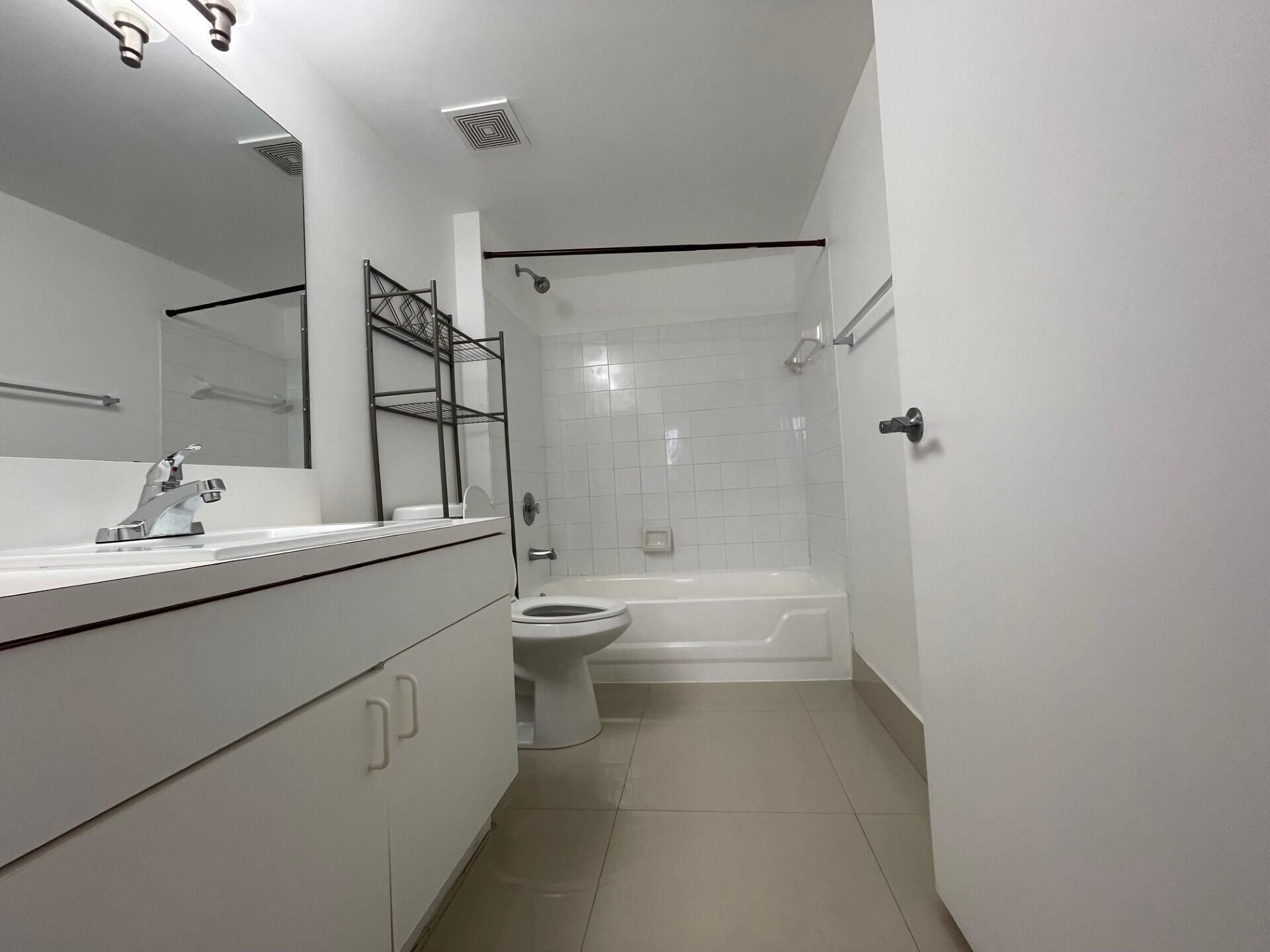 470 S Park Road, Unit 302, Hollywood, FL 33021 Photo