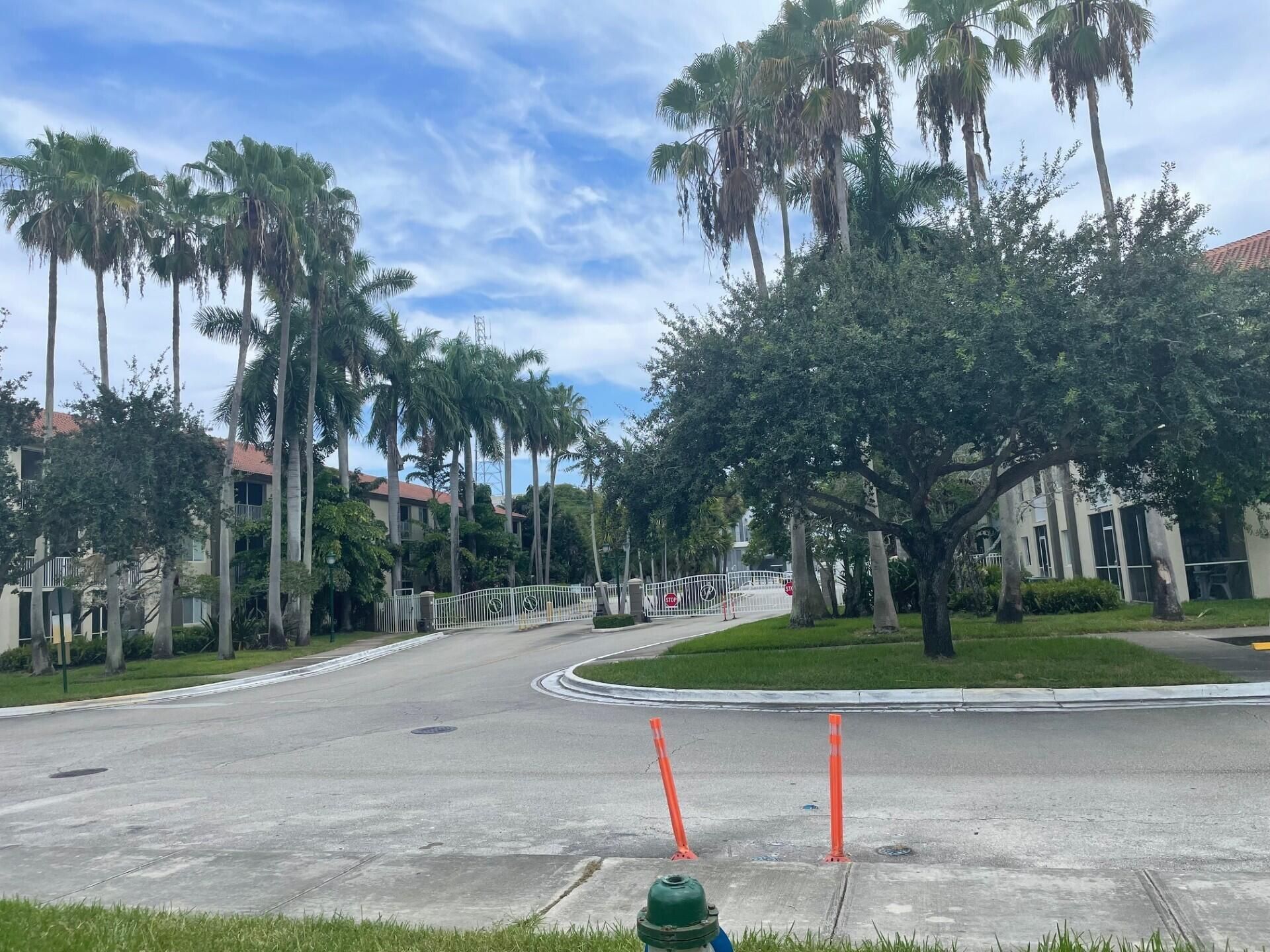 470 S Park Road, Unit 302, Hollywood, FL 33021 Photo