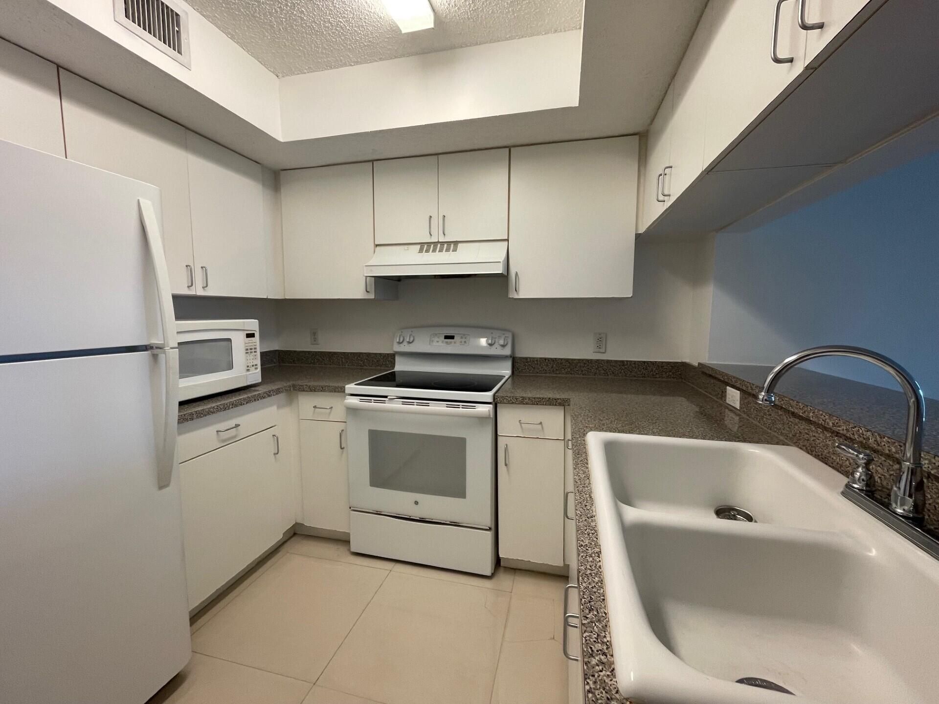 470 S Park Road, Unit 302, Hollywood, FL 33021 Photo