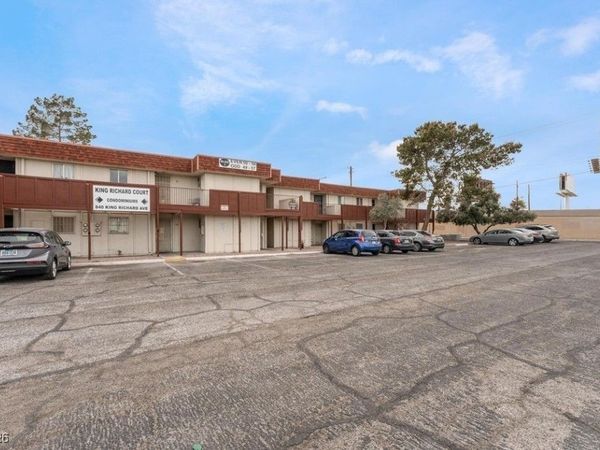 5440 Swenson Street , Unit 18, Las Vegas, NV 89119