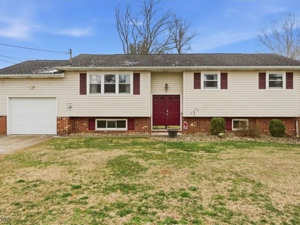 9 Oakbrook Lane, Mineral Wells, WV 26150