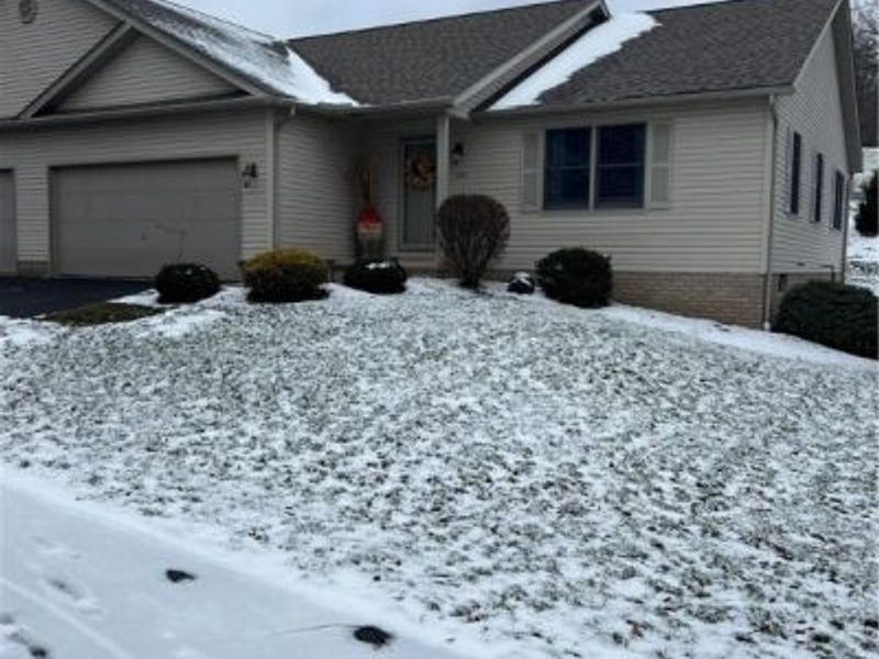 209 Aspen Drive, Dover, OH 44622 Photo 2