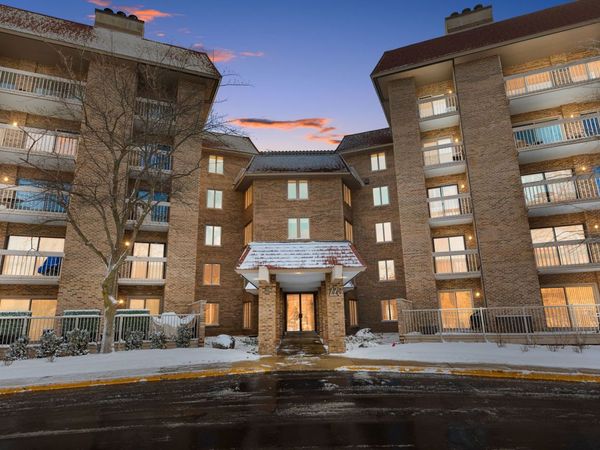 1220 Rudolph Road, Unit 3H, Northbrook, IL 60062