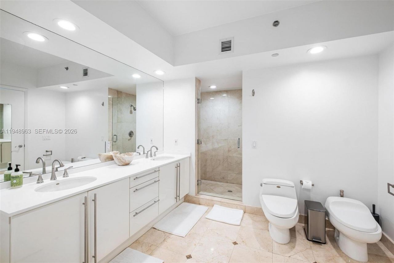 1000 S Pointe Dr, Unit 1205, Miami Beach, FL 33139 Photo
