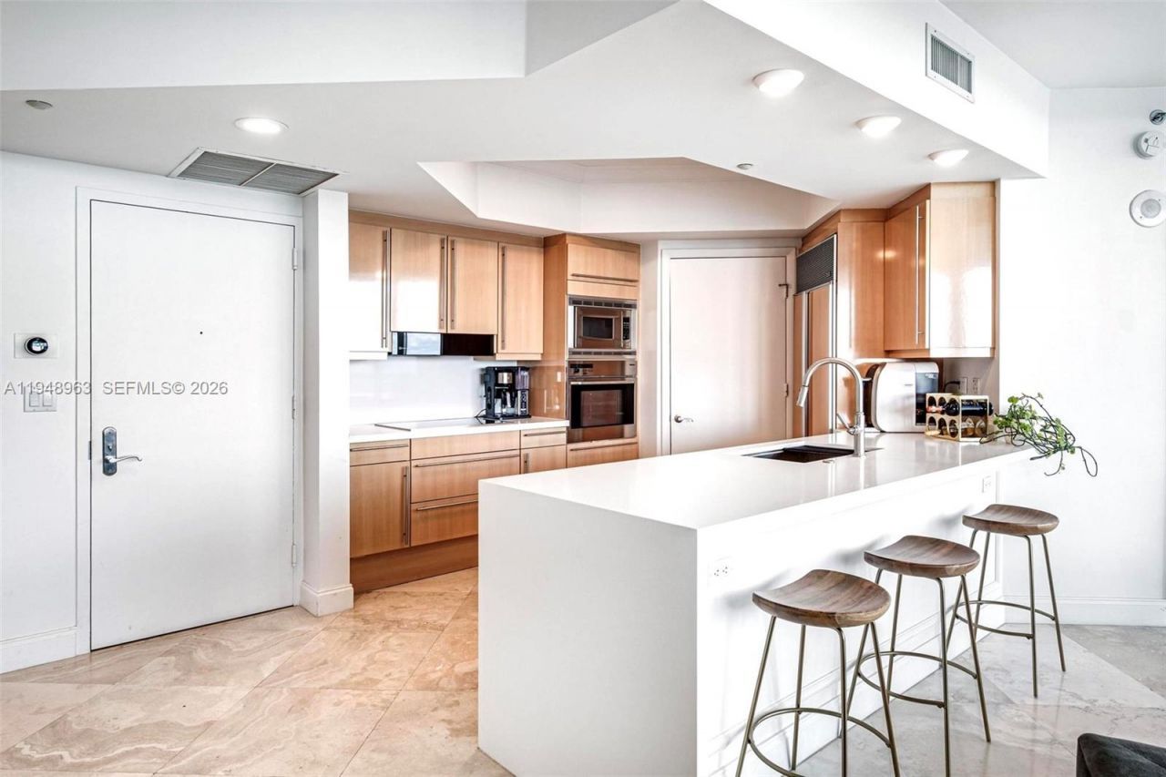 1000 S Pointe Dr , Unit 1205, Miami Beach, FL 33139 Photo