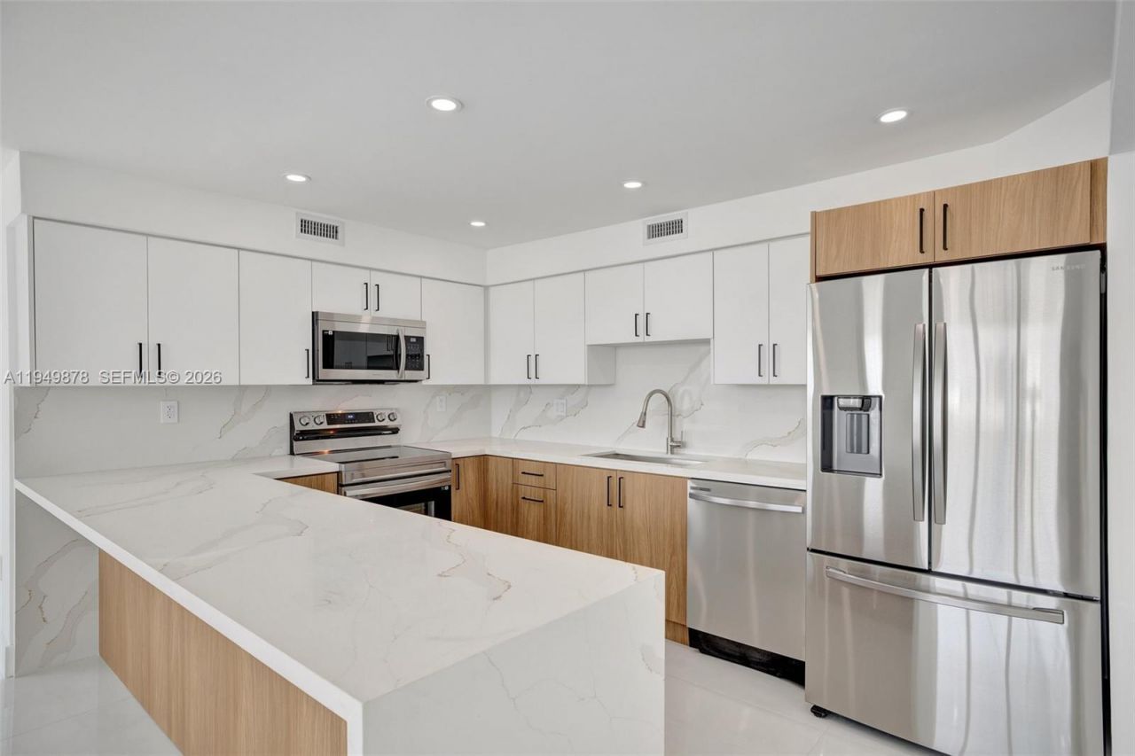 7135 Collins Ave, Unit 835, Miami Beach, FL 33141 Photo