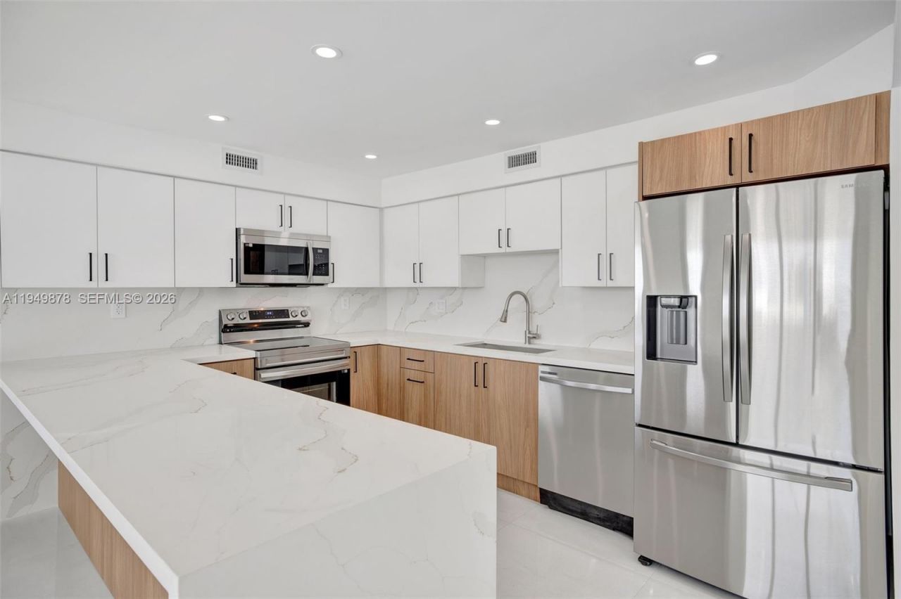 7135 Collins Ave, Unit 835, Miami Beach, FL 33141 Photo