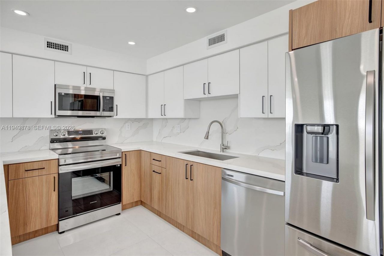 7135 Collins Ave, Unit 835, Miami Beach, FL 33141 Photo