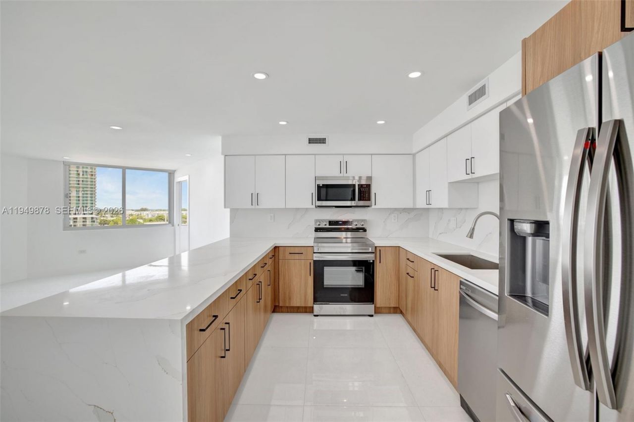 7135 Collins Ave, Unit 835, Miami Beach, FL 33141 Photo