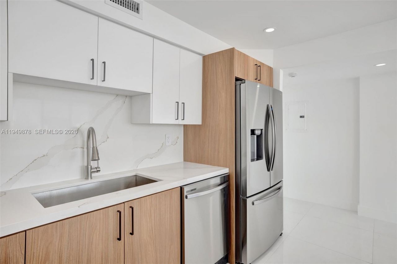 7135 Collins Ave, Unit 835, Miami Beach, FL 33141 Photo