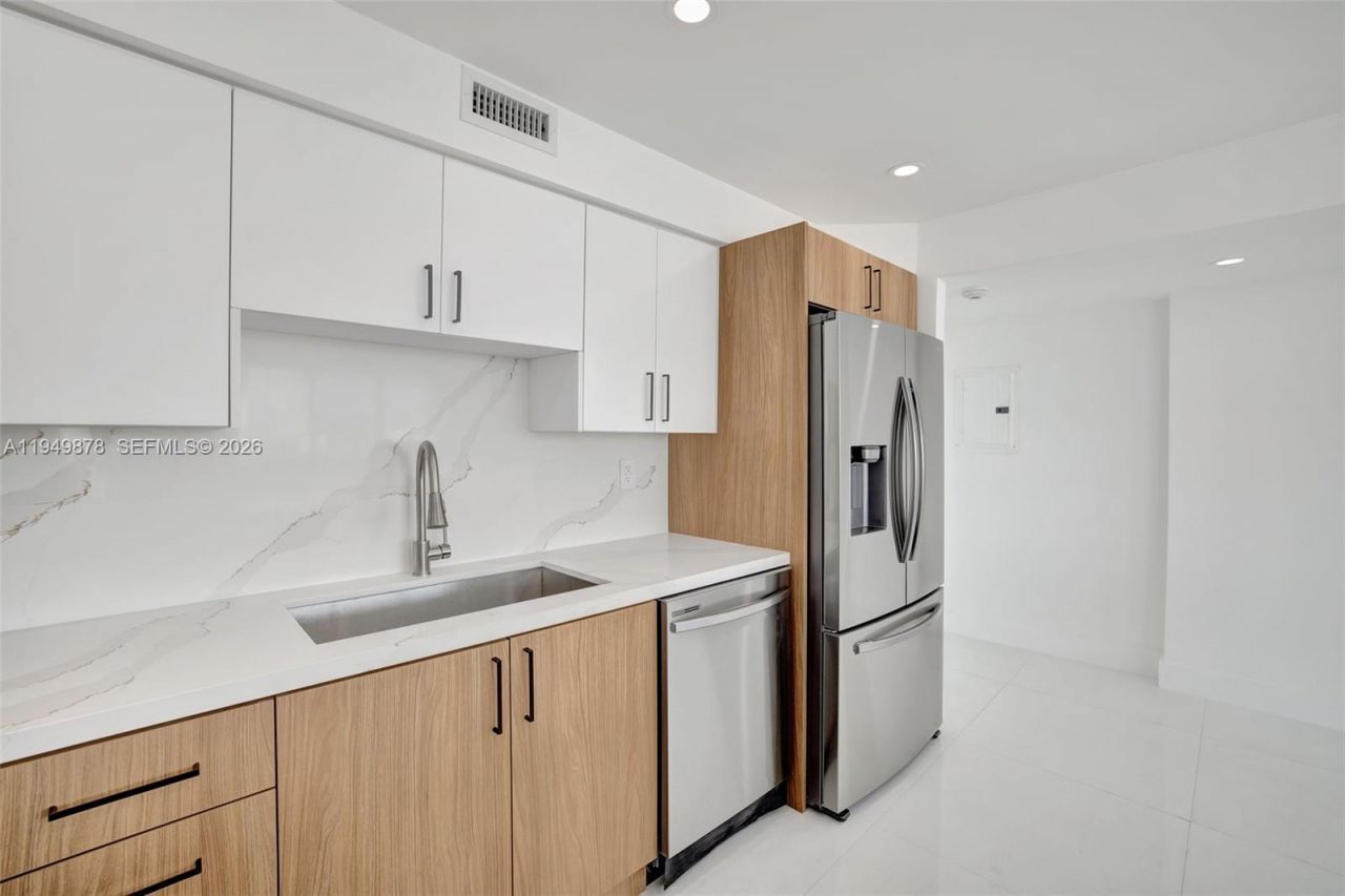 7135 Collins Ave, Unit 835, Miami Beach, FL 33141 Photo