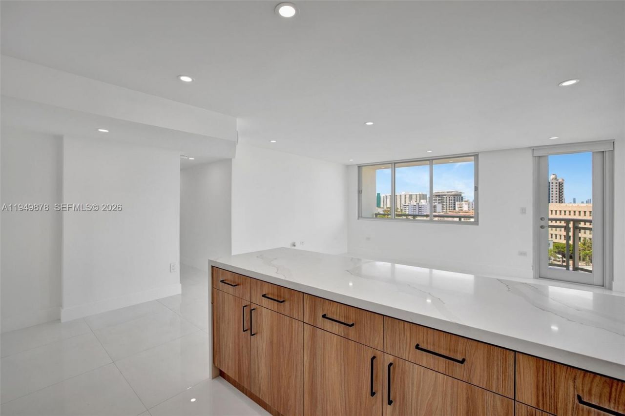 7135 Collins Ave, Unit 835, Miami Beach, FL 33141 Photo