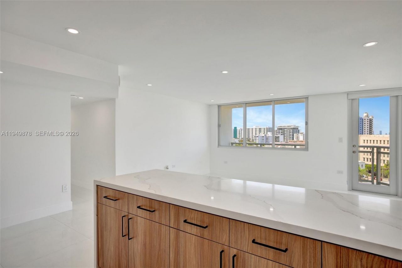 7135 Collins Ave, Unit 835, Miami Beach, FL 33141 Photo