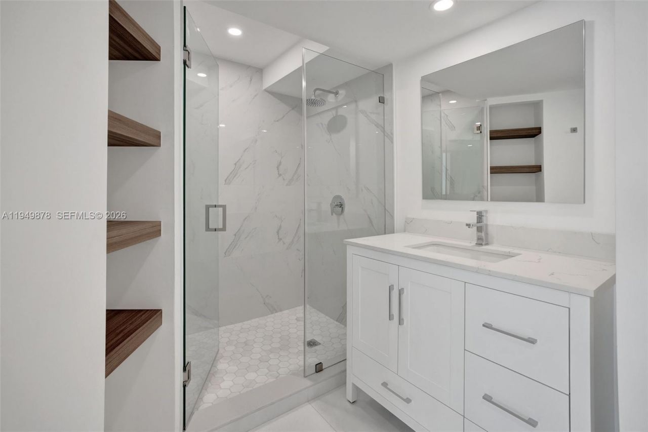 7135 Collins Ave, Unit 835, Miami Beach, FL 33141 Photo