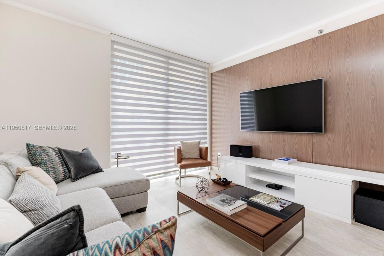 1060 Brickell Ave, Unit 1507, Miami, FL 33131 Photo