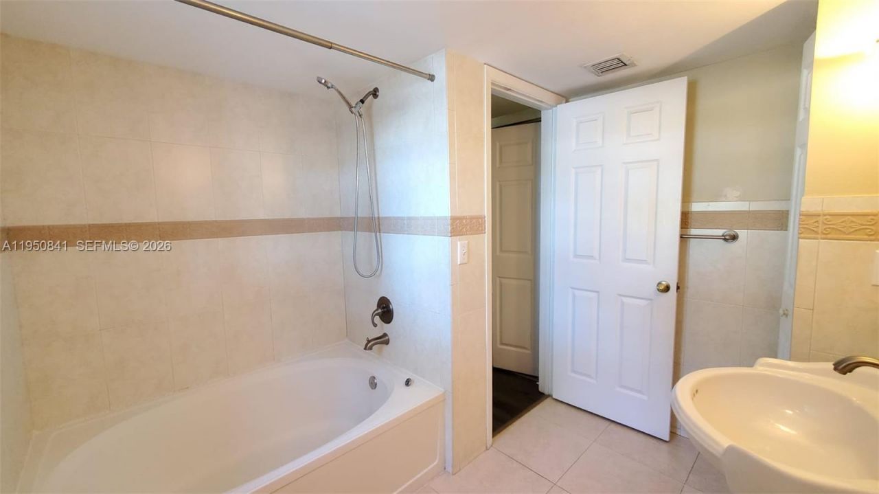 577 SW 111th Ln , Unit 203, Pembroke Pines, FL 33025 Photo