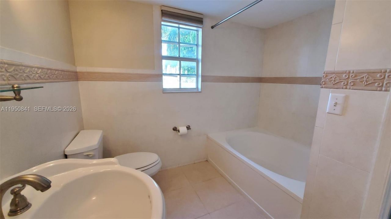 577 SW 111th Ln , Unit 203, Pembroke Pines, FL 33025 Photo